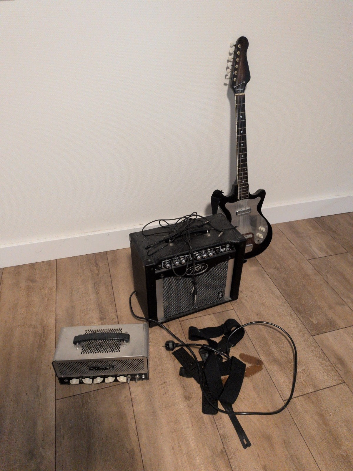 Elektrische gitaar met versterker en accessoires, Overige merken, Gebruikt, Met versterker, Ophalen of Verzenden