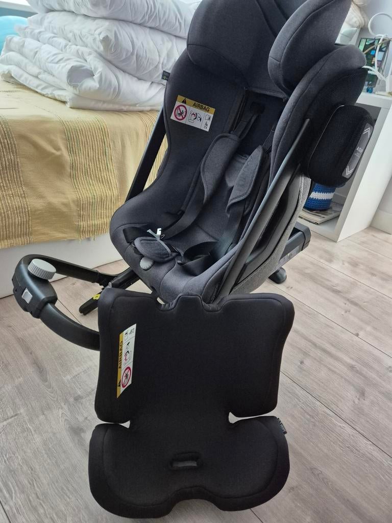 Axkid One car seat with newborn insert, Kinderen en Baby's, Autostoeltjes, Ophalen of Verzenden, 15 t/m 36 kg, Overige merken