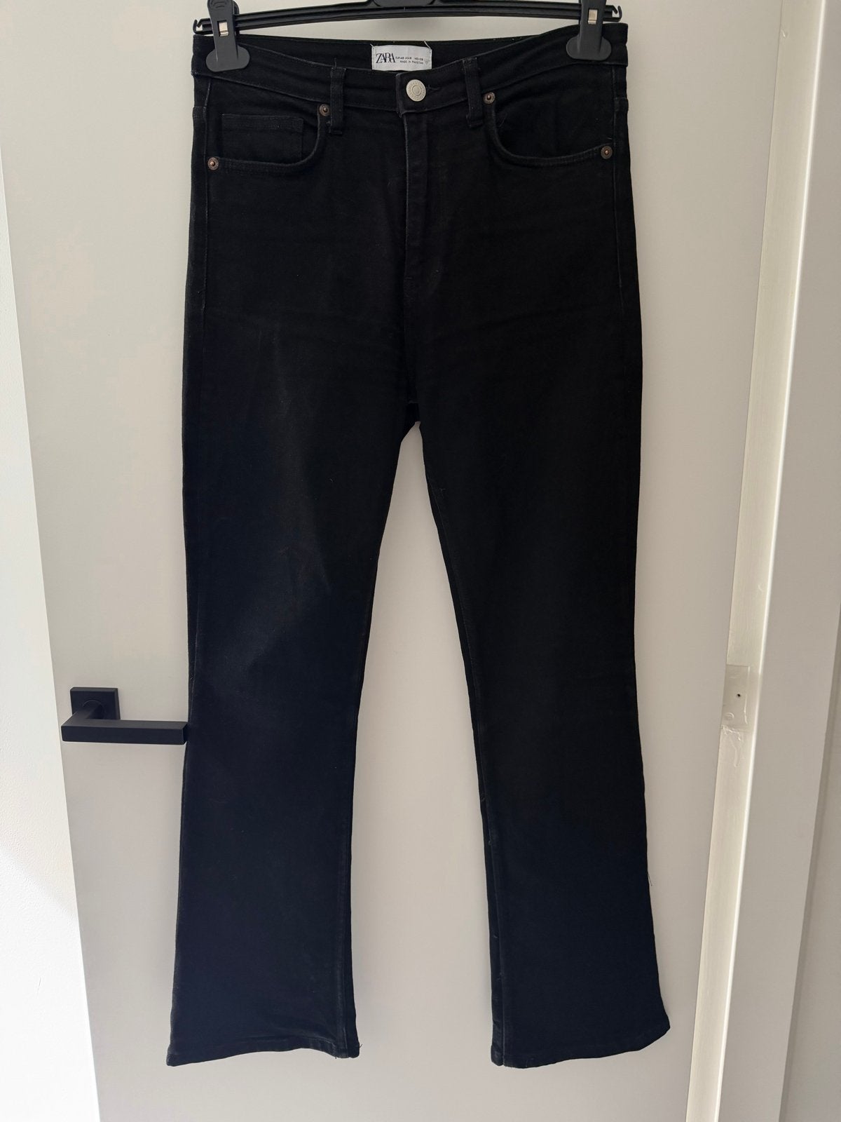 Zara - zwarte flared jeans | maat 40, Ophalen of Verzenden, Gedragen, Zwart, W30 - W32 (confectie 38/40)
