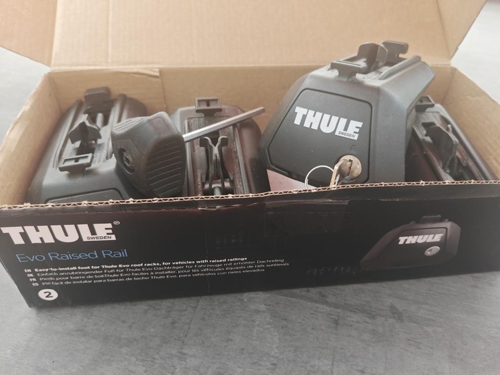 Thule Evo Raised Rail Voeten (set van 4) - ZONDER Dakdragers, Auto diversen, Dakdragers, Zo goed als nieuw, Ophalen of Verzenden