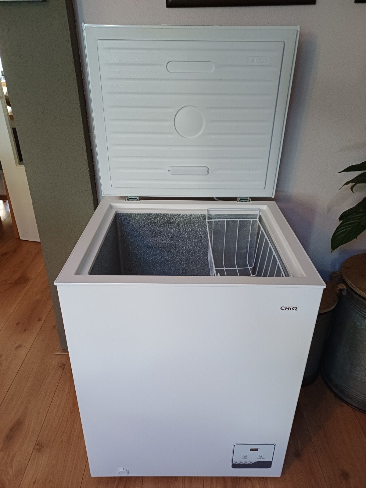 CHiQ FCF142DE Vrieskist - 142L - Zo goed als nieuw, Vrieskist, Zo goed als nieuw, Ophalen, 85 tot 120 cm