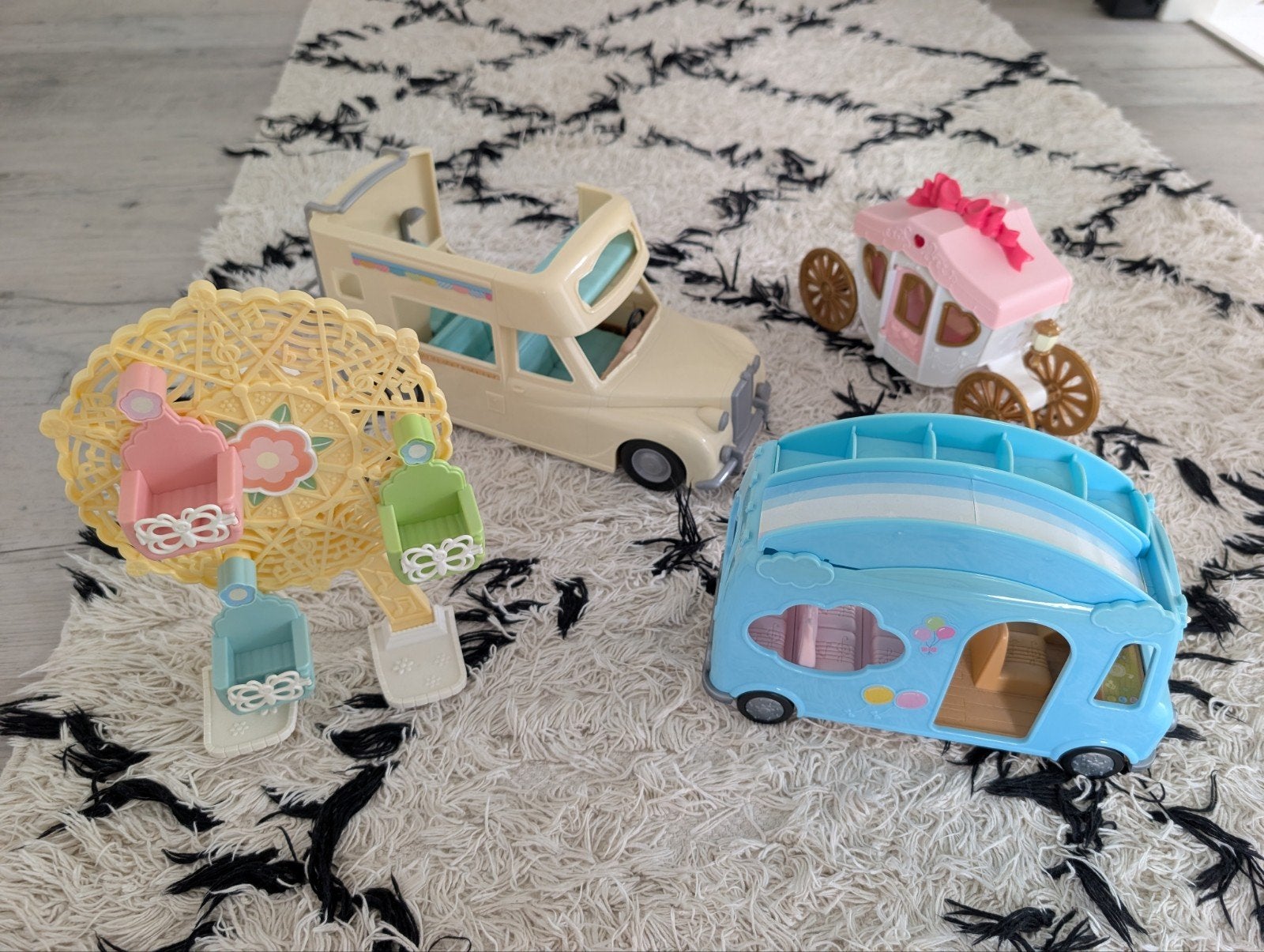Sylvanian Families voertuigen en reuzenrad, Verzamelen, Ophalen of Verzenden, Gebruikt, Poppenhuis