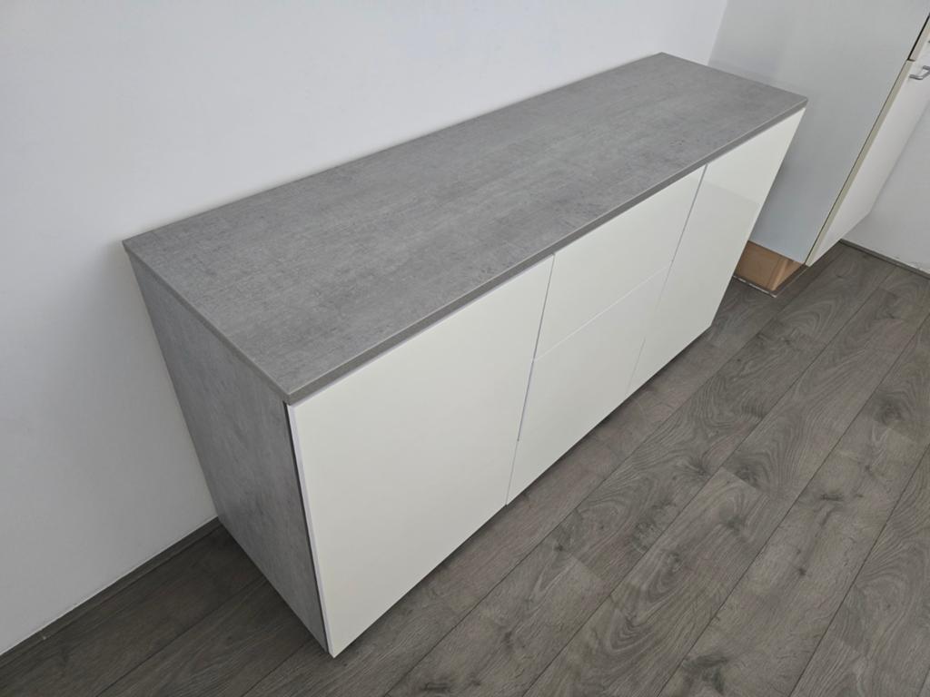 Modern dressoir met 2 deuren en 3 lades, Huis en Inrichting, Kasten | Dressoirs, Ophalen, Overige materialen, Gebruikt, 100 tot 150 cm
