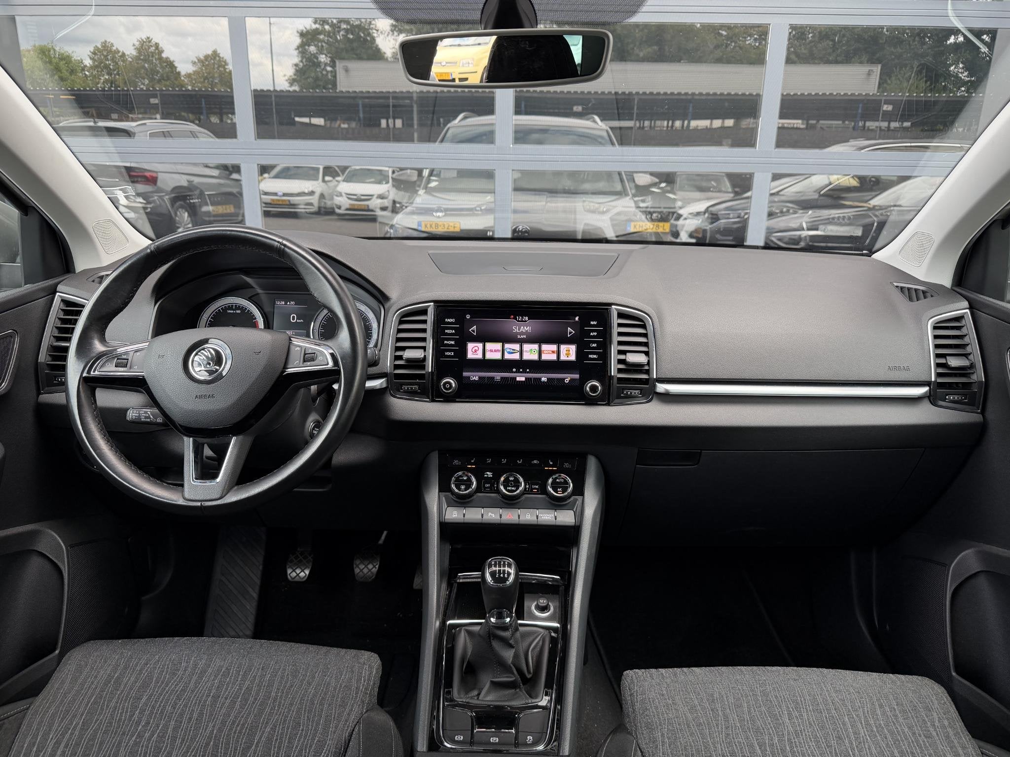 Skoda Karoq 1.5 TSI ACT Style CarPlay | Trekhaak | Dealer OH, Auto's, Voorwielaandrijving, Stof, 4 cilinders, 150 pk