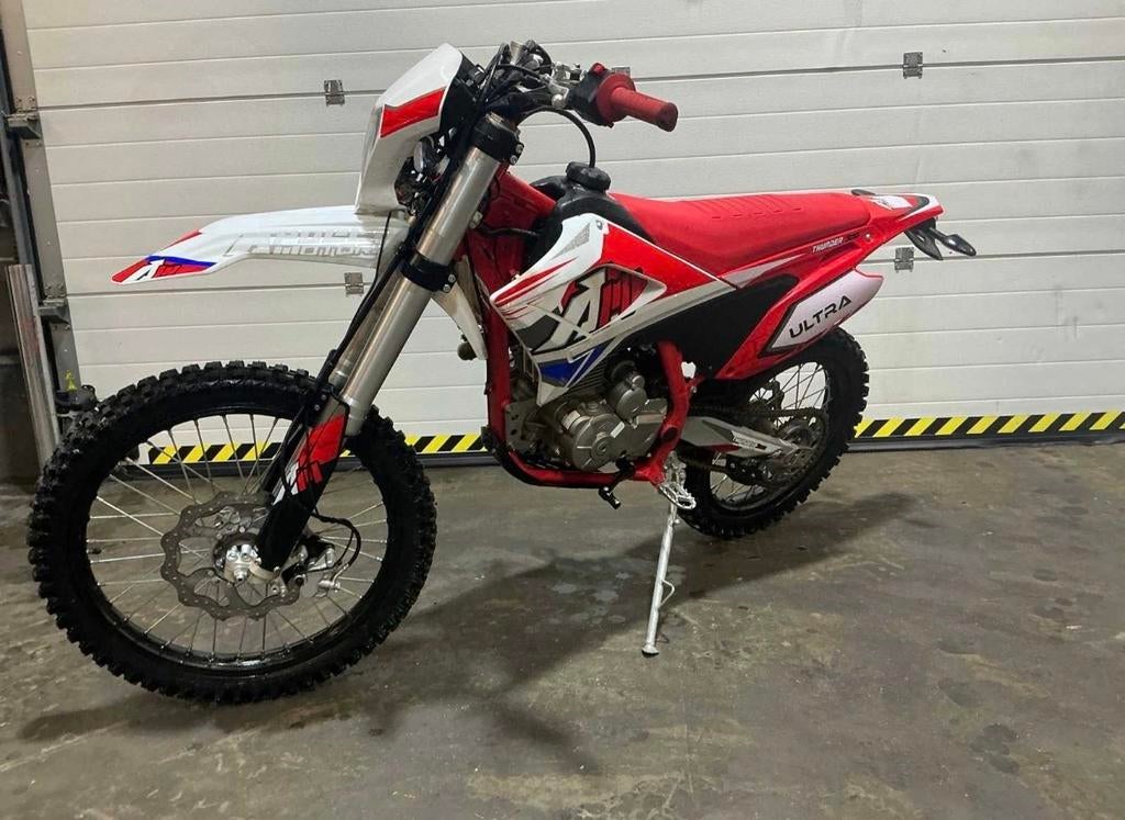 Apollo Thunder 300cc Crossmotor, Fietsen en Brommers, 300 cc, Zo goed als nieuw, 5 versnellingen, Ophalen