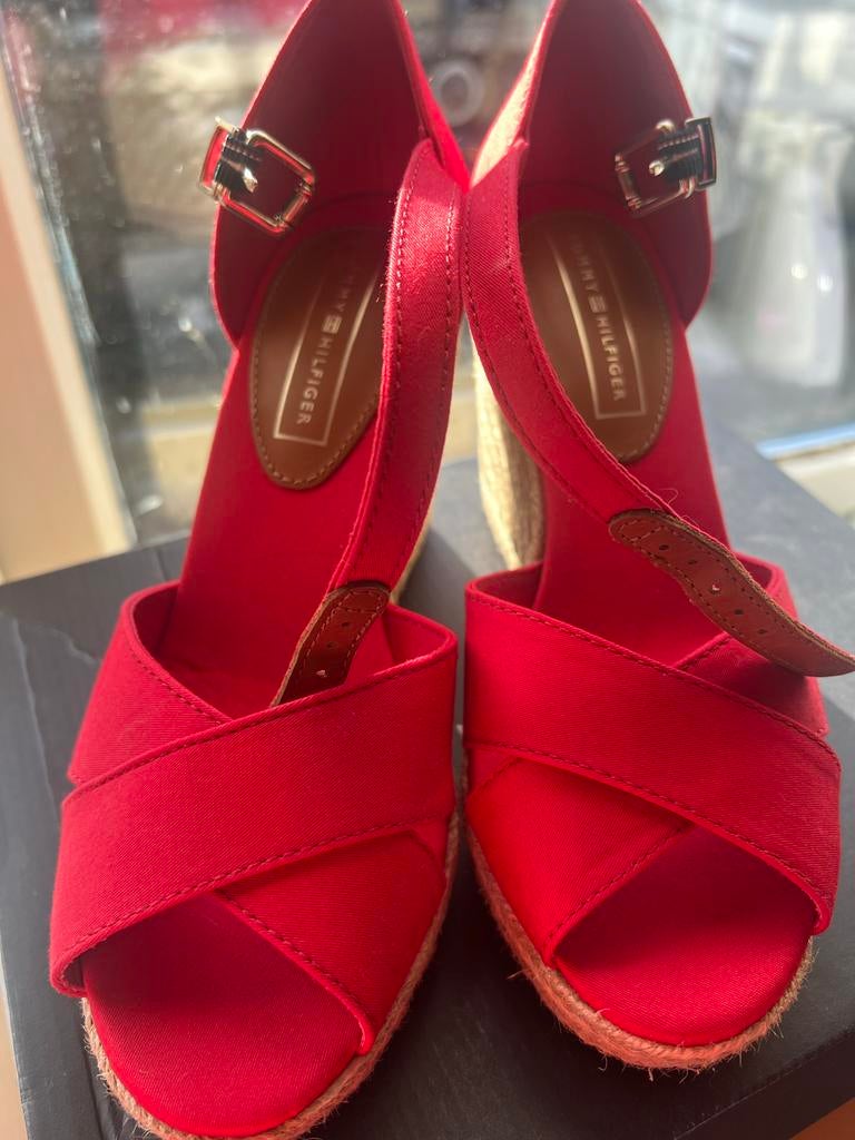 Nieuw Tommy Hilfiger rode espadrille sleehakken, Nieuw, Ophalen of Verzenden, Espadrilles of Moccasins, Rood