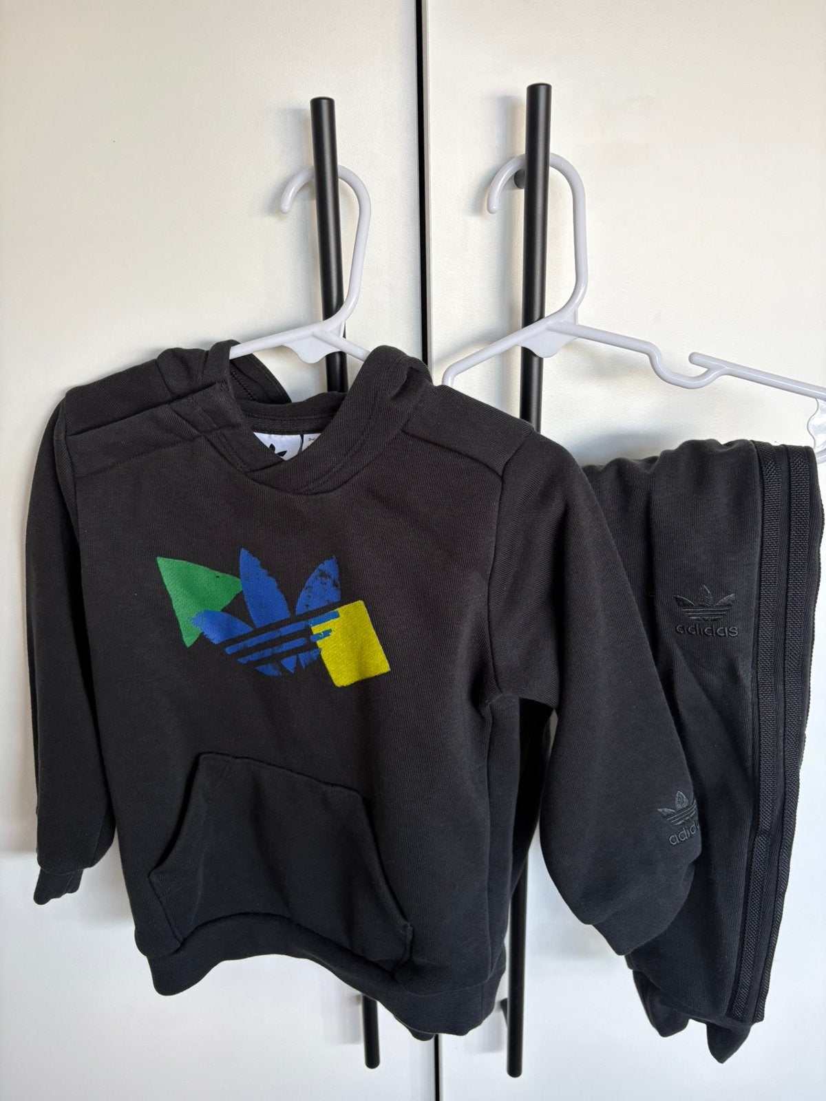 Mooie adidas jongens pak, Ophalen of Verzenden, Zo goed als nieuw, Jongetje, Pakje