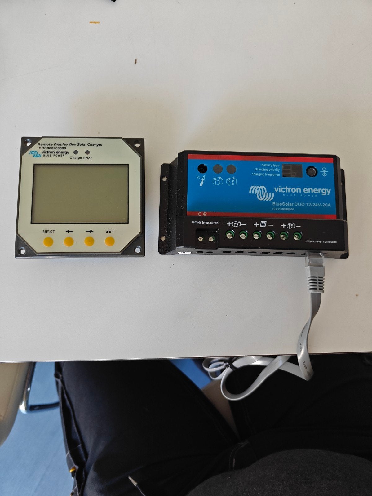 Victron Energy BlueSolar DUO 12/24V-20A met display, Caravans en Kamperen, Ophalen, Gebruikt