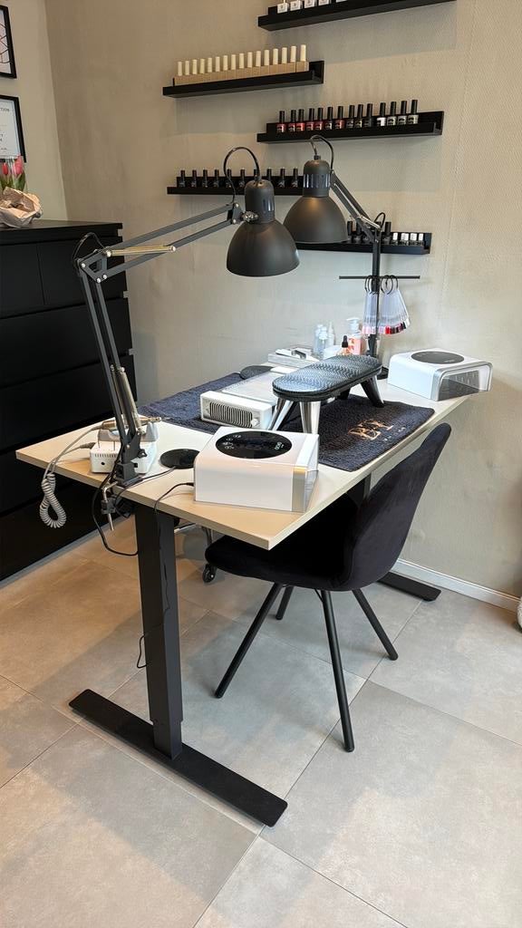 Ikea verstelbaar bureau, Ophalen, In hoogte verstelbaar, Zo goed als nieuw