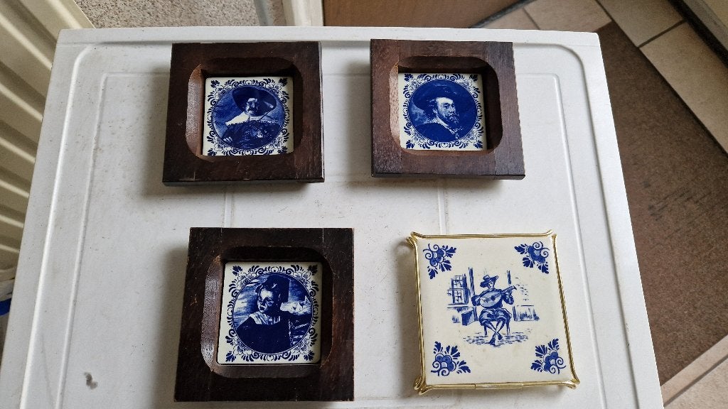 4 oude tegeltjes, Ophalen of Verzenden