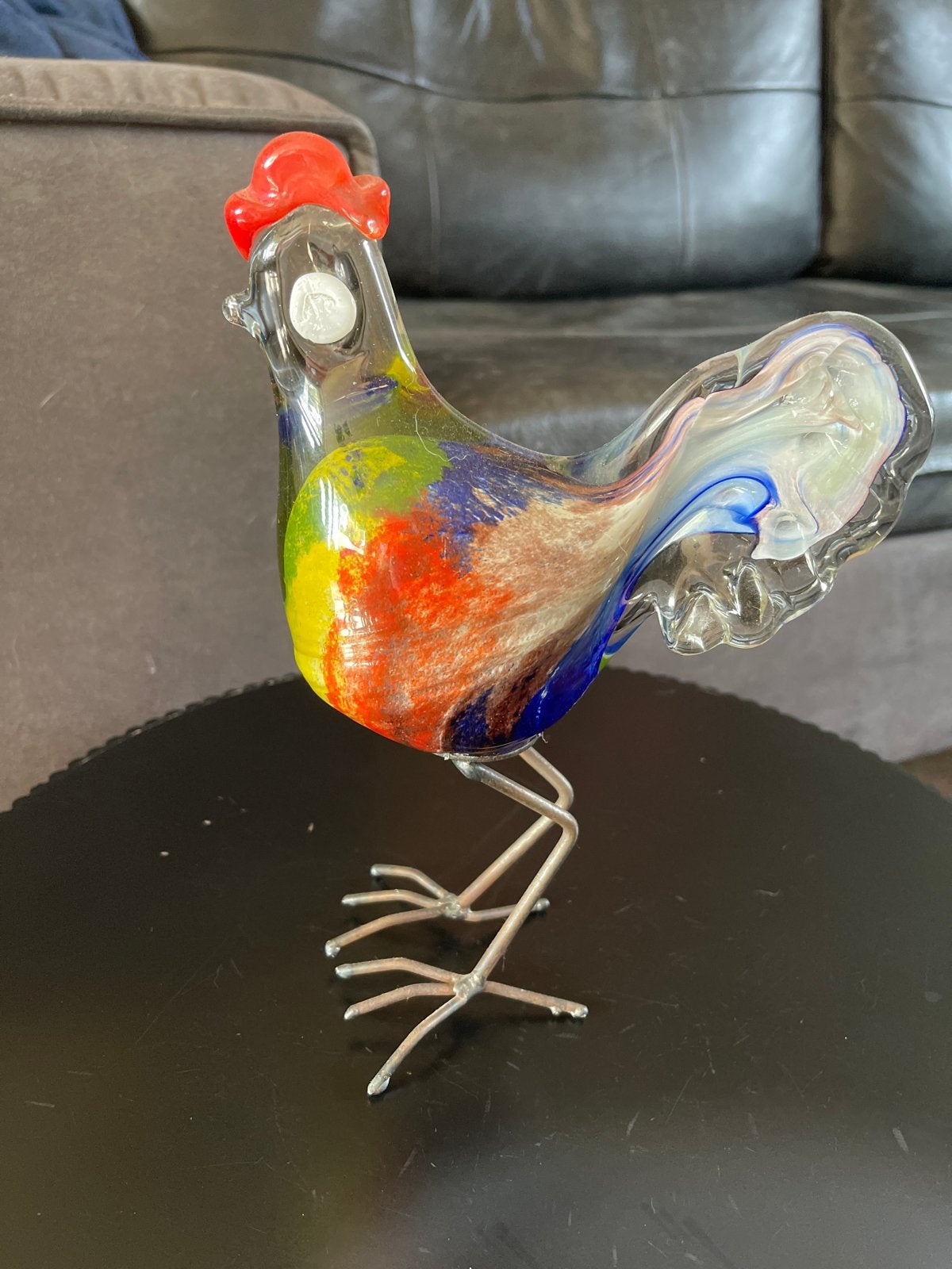 Kleurrijke glazen haan op metalen poten, Meerkleurig, Ophalen of Verzenden, Zo goed als nieuw, Modern