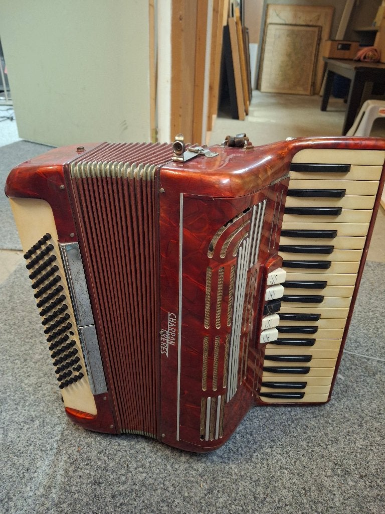 Accordeon charron freres, Muziek en Instrumenten, Gebruikt, Met riemen, Knopaccordeon, Ophalen