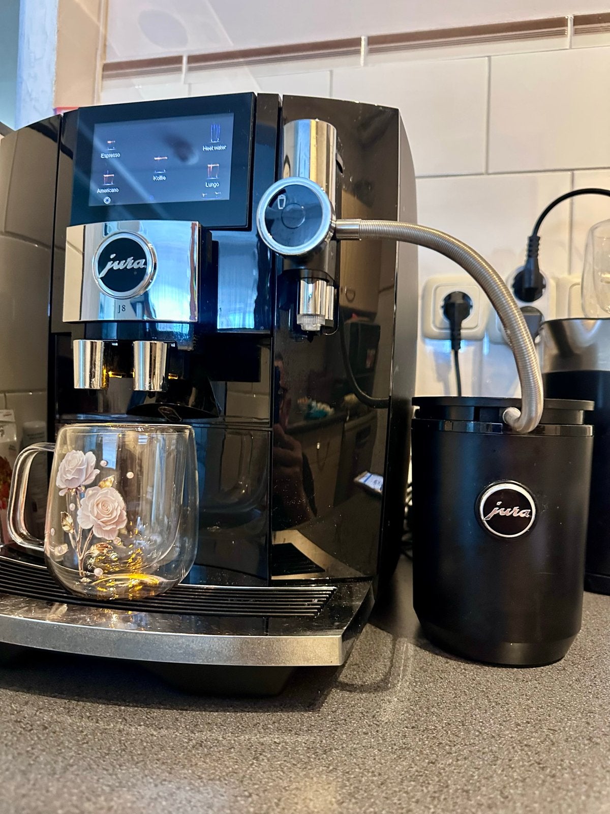 Jura J8 volautomatische koffiemachine met melkkoeler, Witgoed en Apparatuur, Ophalen, Afneembaar waterreservoir, Koffiemachine