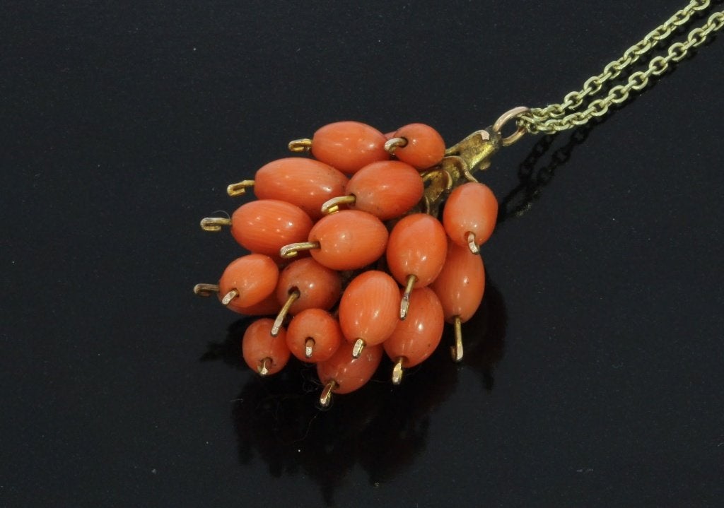 Bloedkoraal antiek gouden tros ketting hanger bloem vintage, Ophalen of Verzenden, Goud, Hanger, Met edelsteen