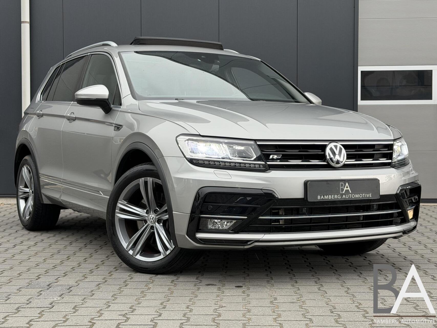 Volkswagen Tiguan 2.0 TSI 4Motion R-line|pano|trekhaak|leder, Gebruikt, 4 cilinders, 2500 kg, Leder