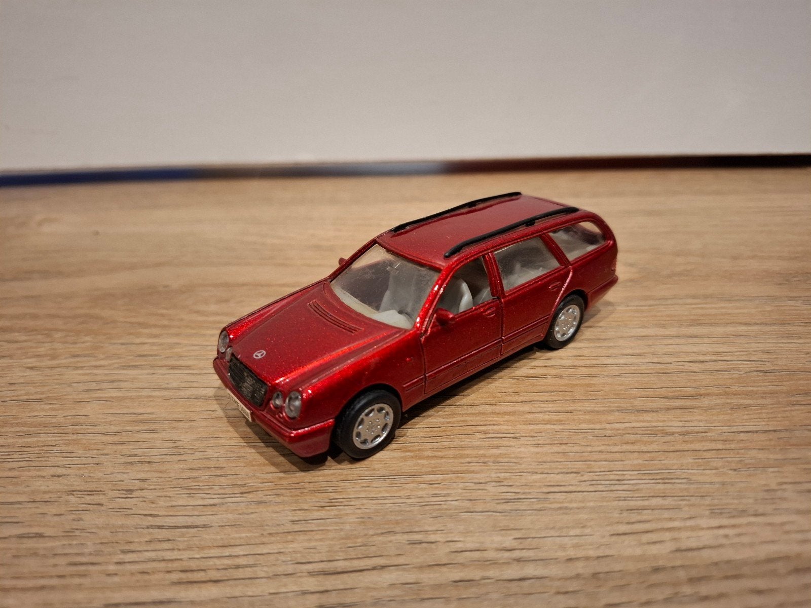Mercedes-Benz E-Klasse Welly, Hobby en Vrije tijd, Ophalen of Verzenden, Zo goed als nieuw, Auto, Overige merken