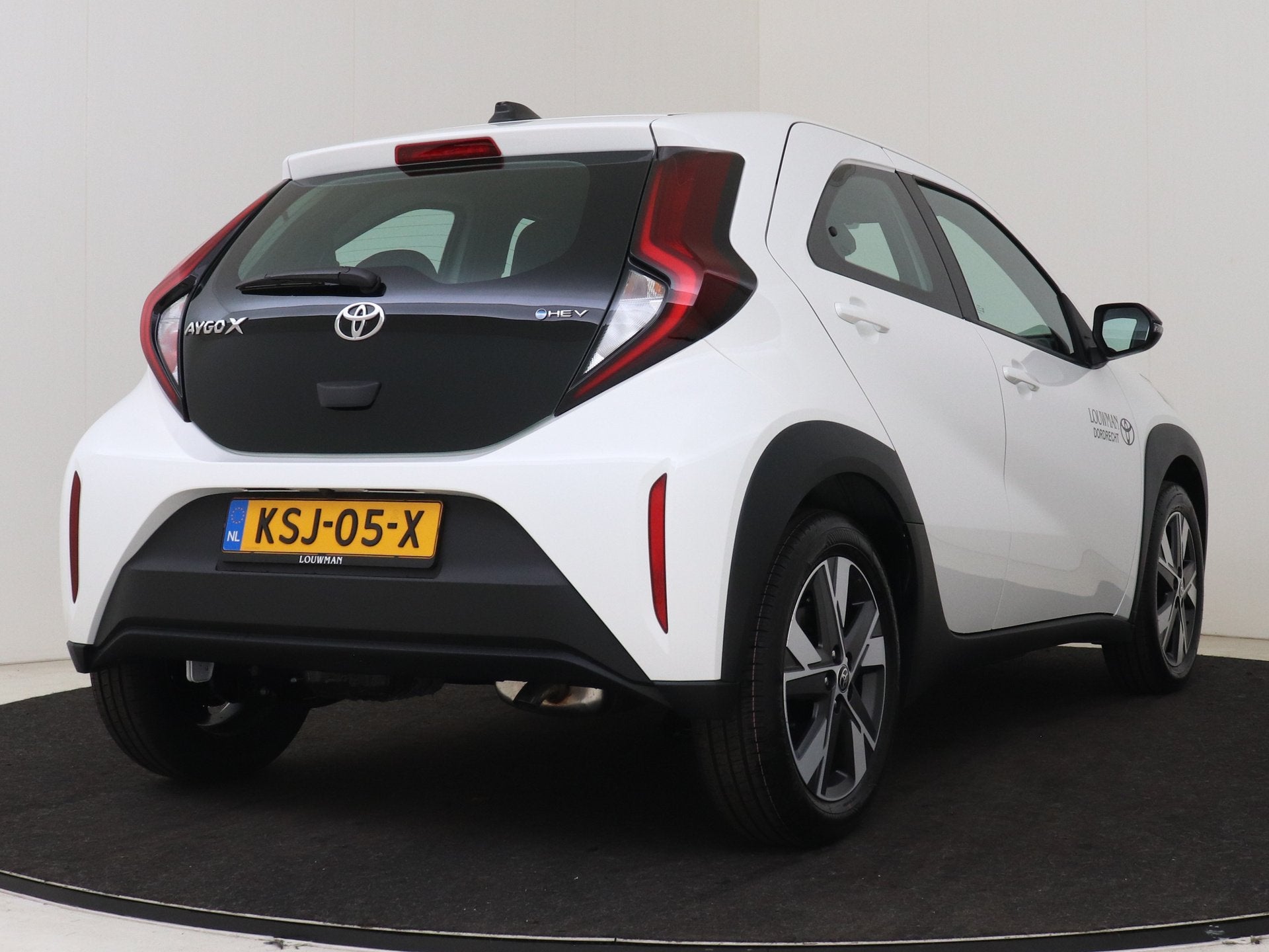 Toyota Aygo X Hybrid 115 play + GO Pack | DEMO & DIRECT LEVE, 12 maanden, Stof, 4 stoelen, 116 pk