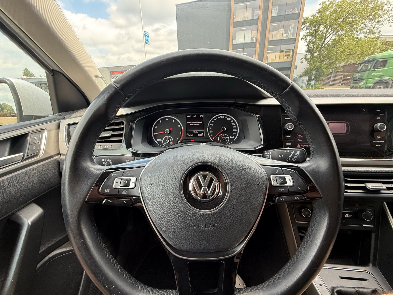 Volkswagen Polo 1.0 TSI  5D BMT 2018 Grijs, Voorwielaandrijving, Stof, 40 €/maand, Zwart
