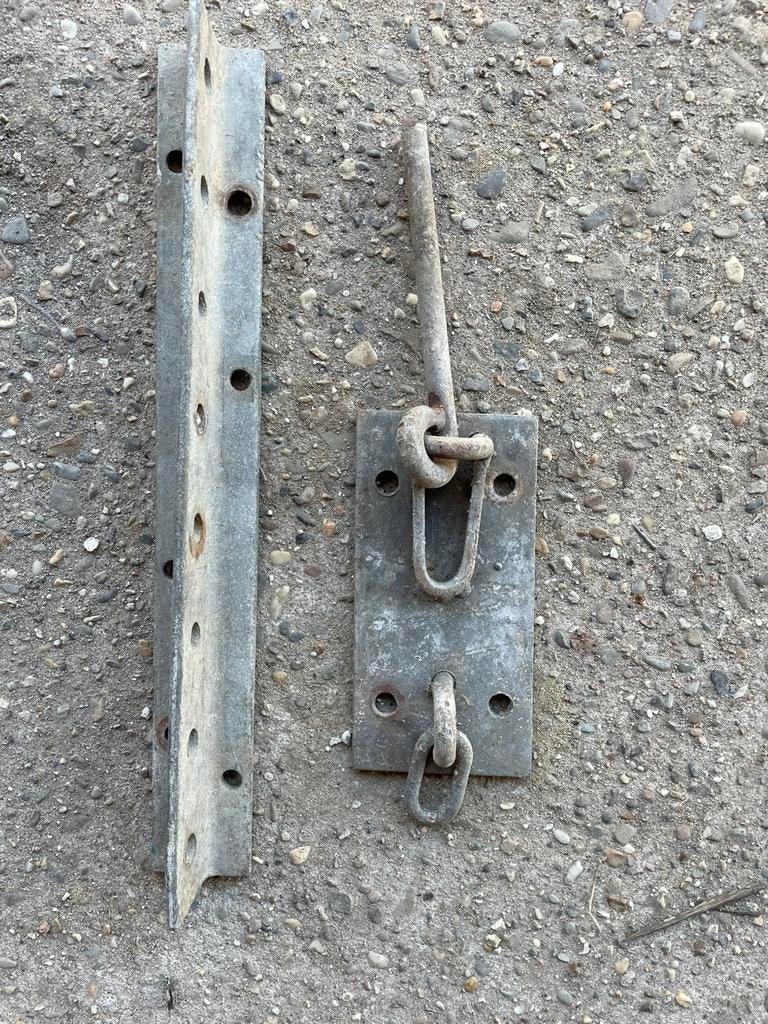 Bevestigingsmateriaal rundvee grupstal antiek, Ophalen