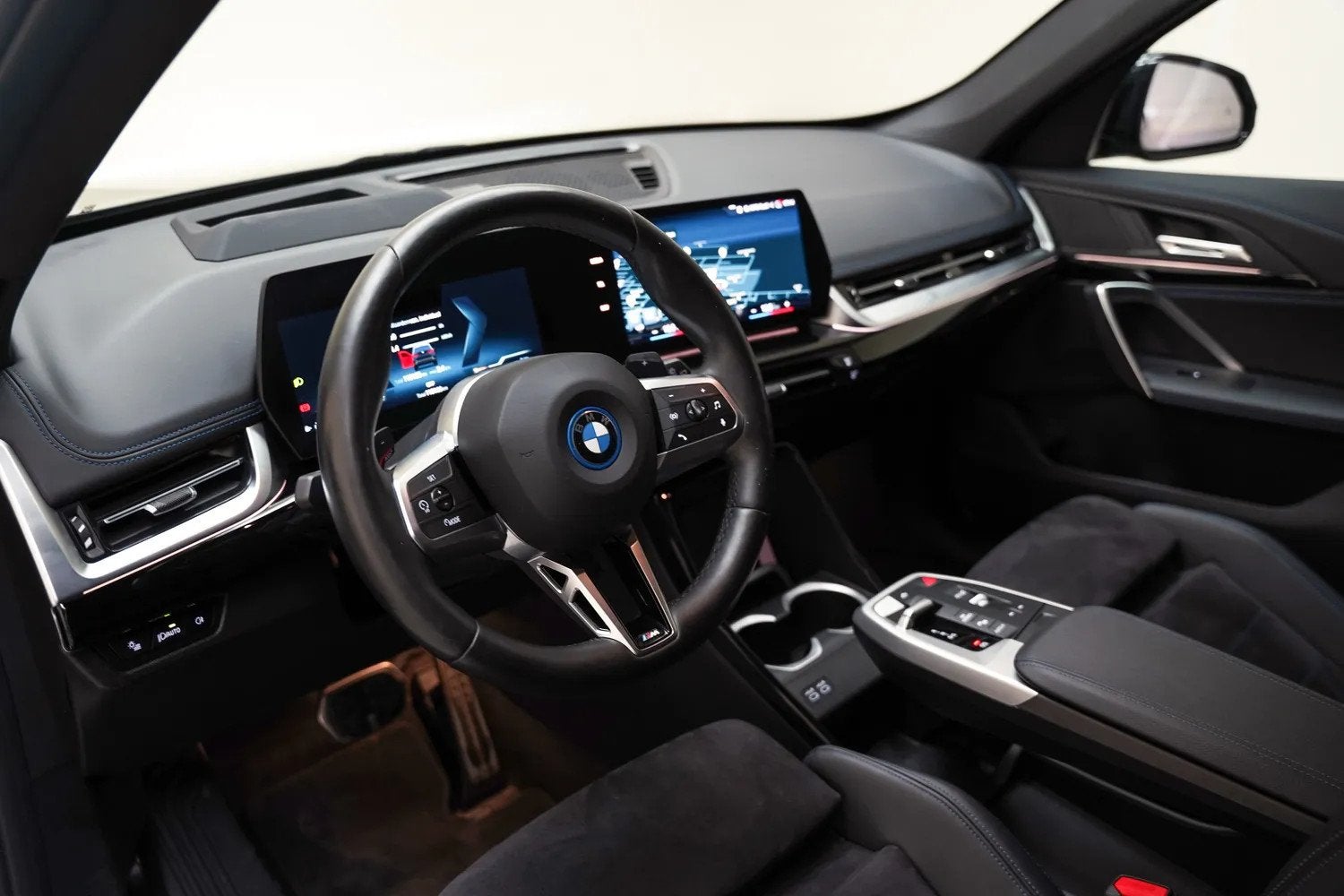 Foto 15 van BMW X1 xDrive25e M Sport Shadow [ SOH 92,5% ] [ LED HUD 360