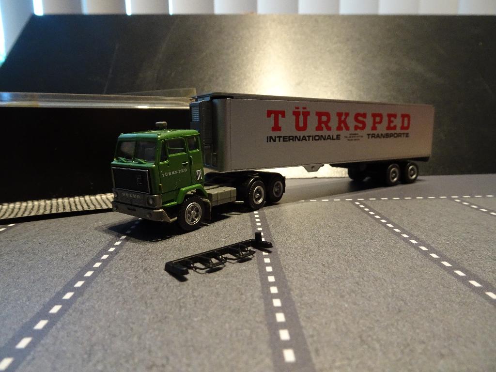 751 herpa albedo volvo f88 turksped istanbul 1:87 truck, Ophalen of Verzenden, Zo goed als nieuw, Bus of Vrachtwagen, Herpa