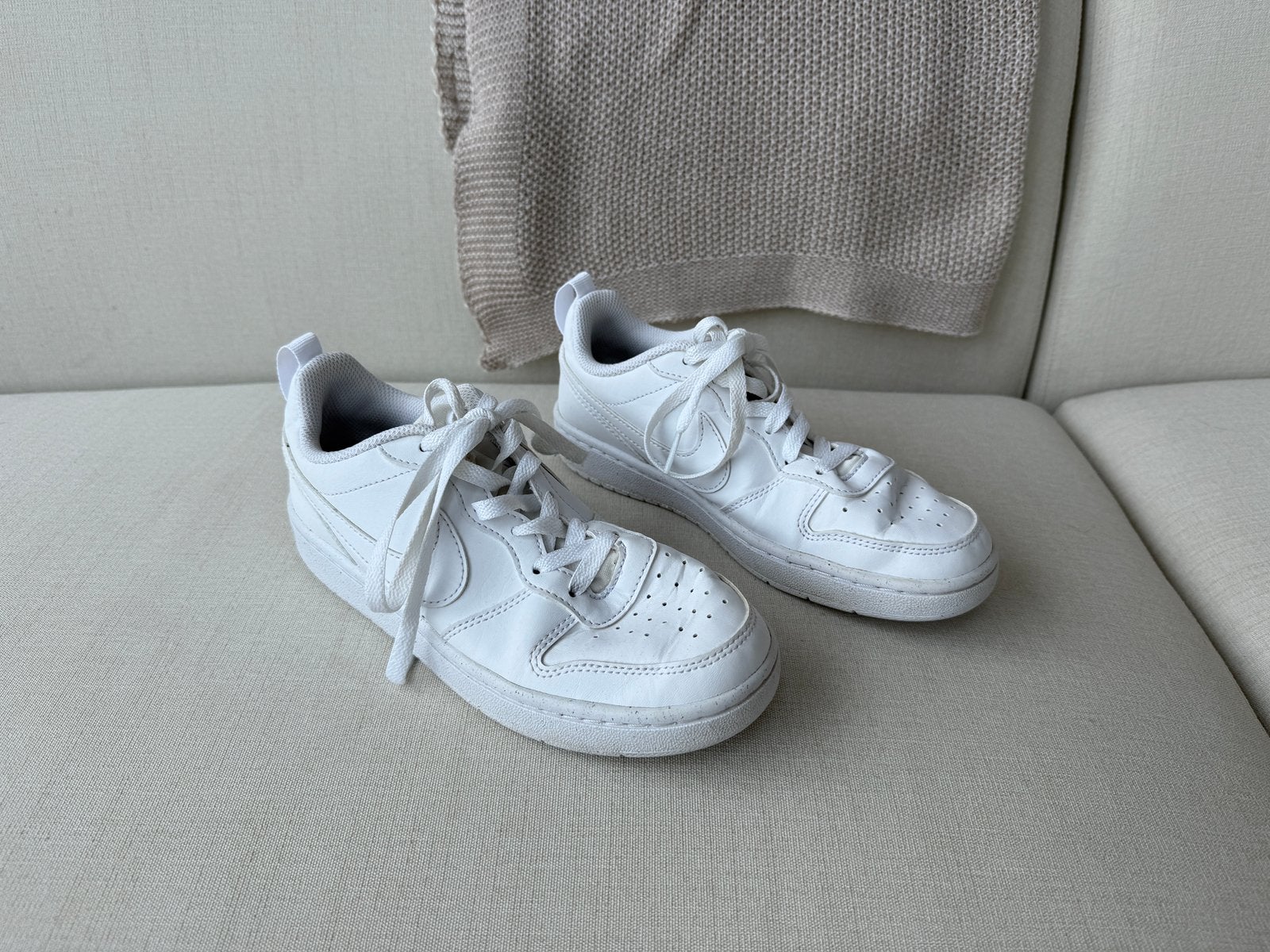 Witte Nike sneakers maat 36!, Ophalen of Verzenden, Zo goed als nieuw, Sportschoenen