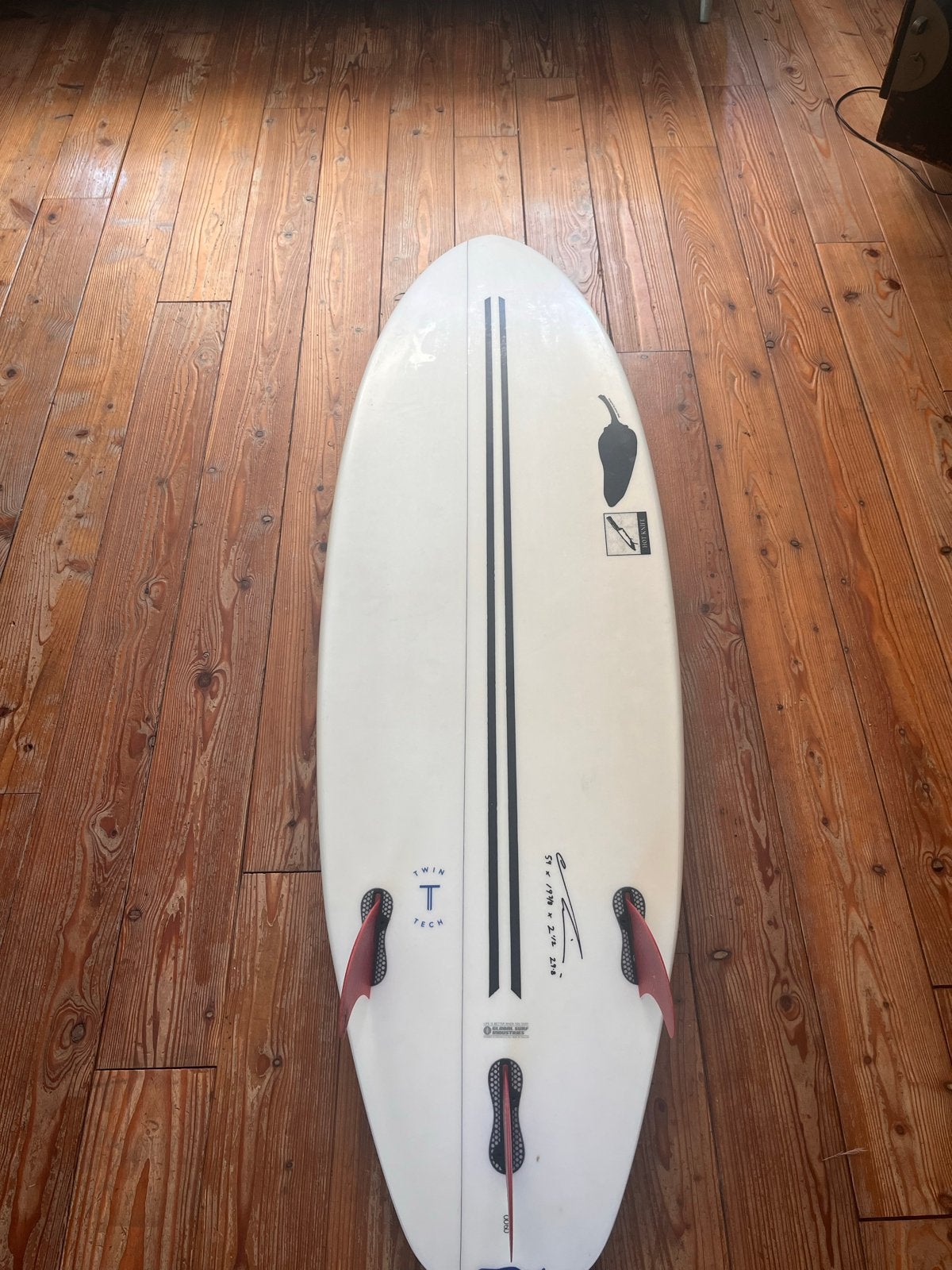 Chilli Surfboard hot knife 5'9", Watersport en Boten, Ophalen of Verzenden, Gebruikt, Shortboard, Met vinnen