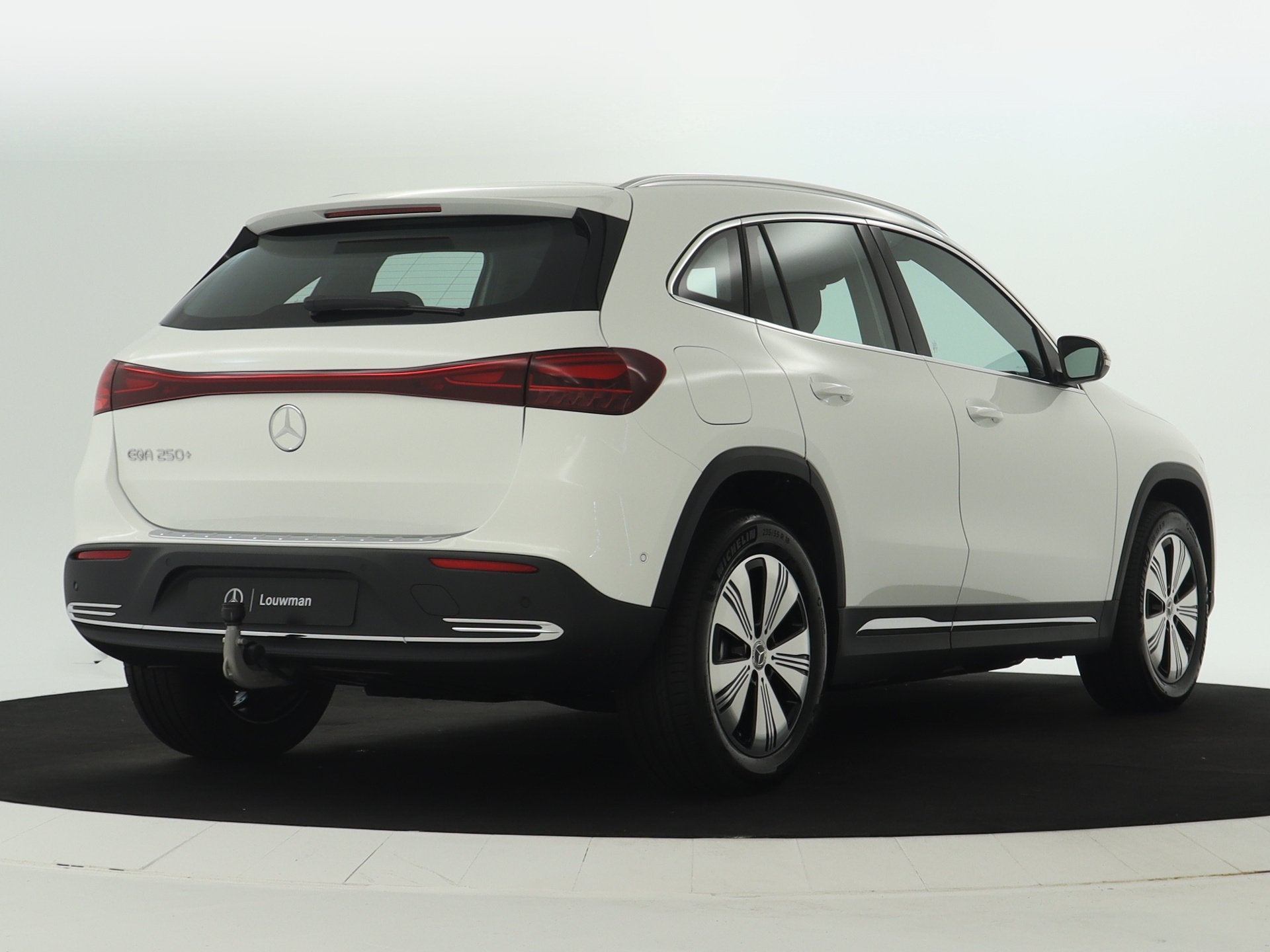 Mercedes-Benz EQA 250+ Business Solution 71 kWh | Trekhaak |, Auto's, 12 maanden, Zwart, 190 pk, Alcantara