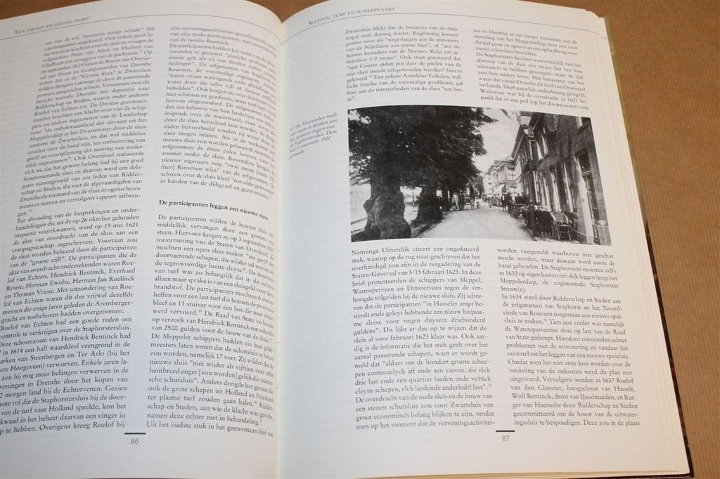 Zwartsluis tot 1800 — Groot Dorp in Beeld [1991], Boeken, Ophalen of Verzenden, Gelezen