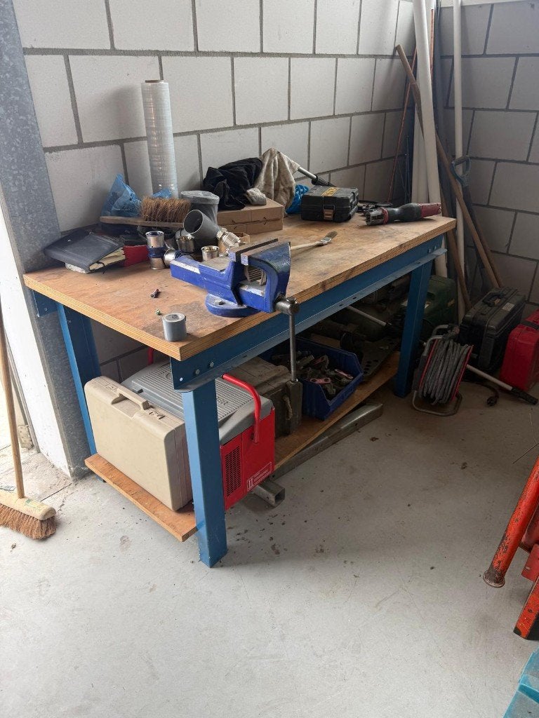 werkbank met bankschroef, Ophalen, Zo goed als nieuw, 120 tot 170 cm, Bankschroef