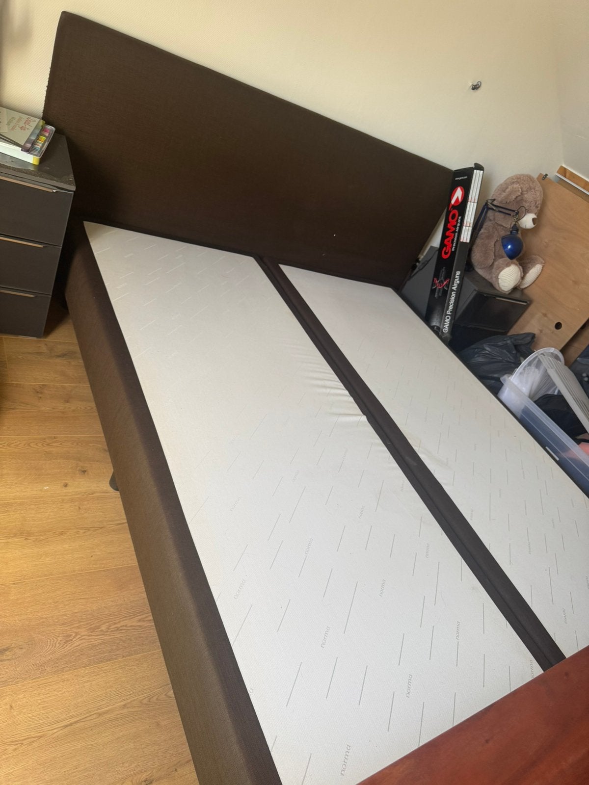 Gratis boxspring, mist 1 matras, Ophalen, Gebruikt, Bruin, Tweepersoons