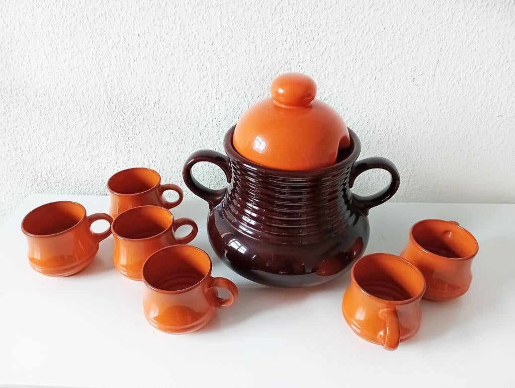 Grote retro schaal met 6 koppen oranje bruin aardewerk, Gebruikt, Ophalen of Verzenden, Overige stijlen, Aardewerk