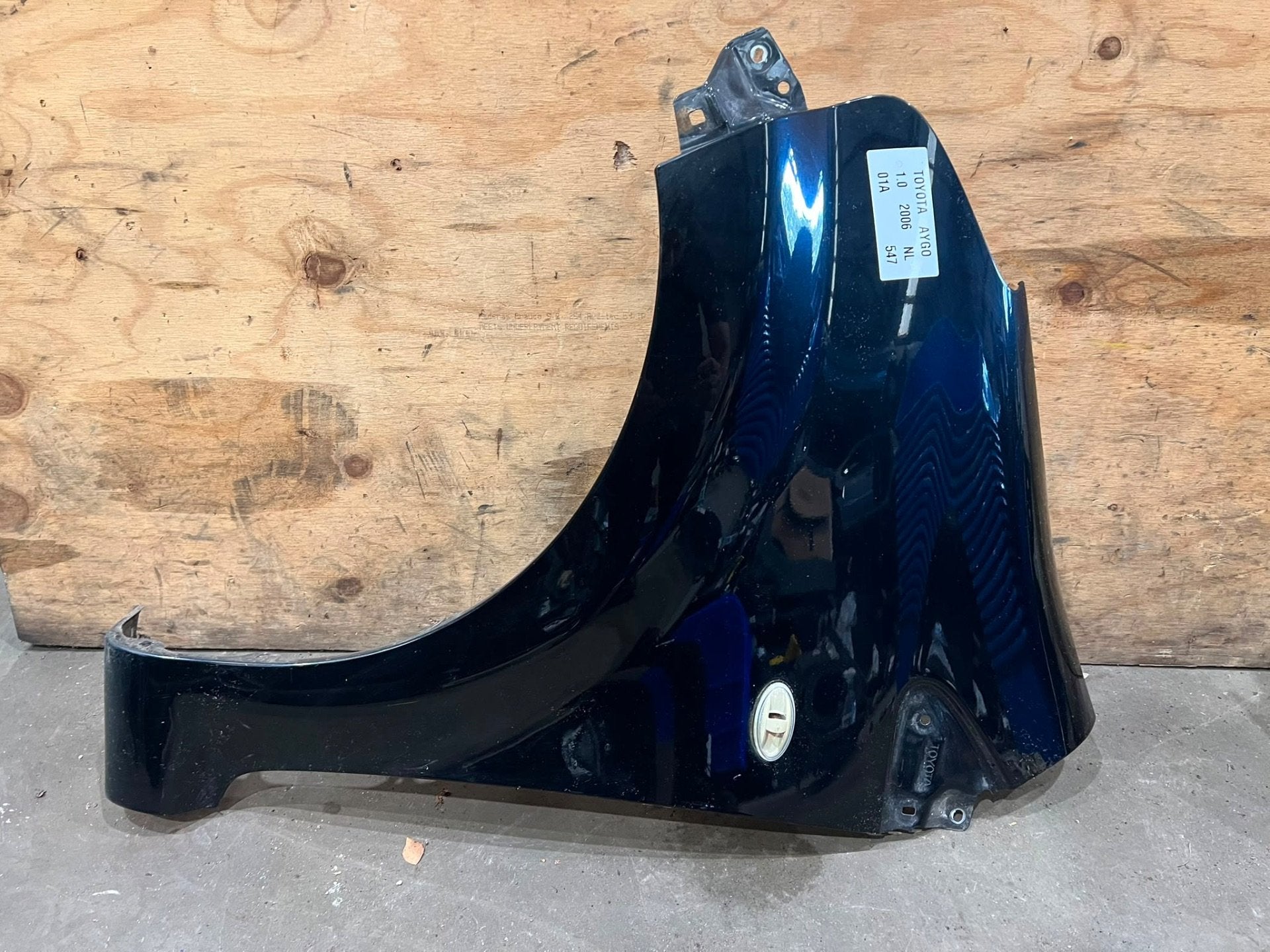 Toyota Aygo 01A Zwart Voorscherm Links-Voor (2005 2014), Auto-onderdelen, Carrosserie en Plaatwerk, Info@toyota.co.jp, Gebruikt