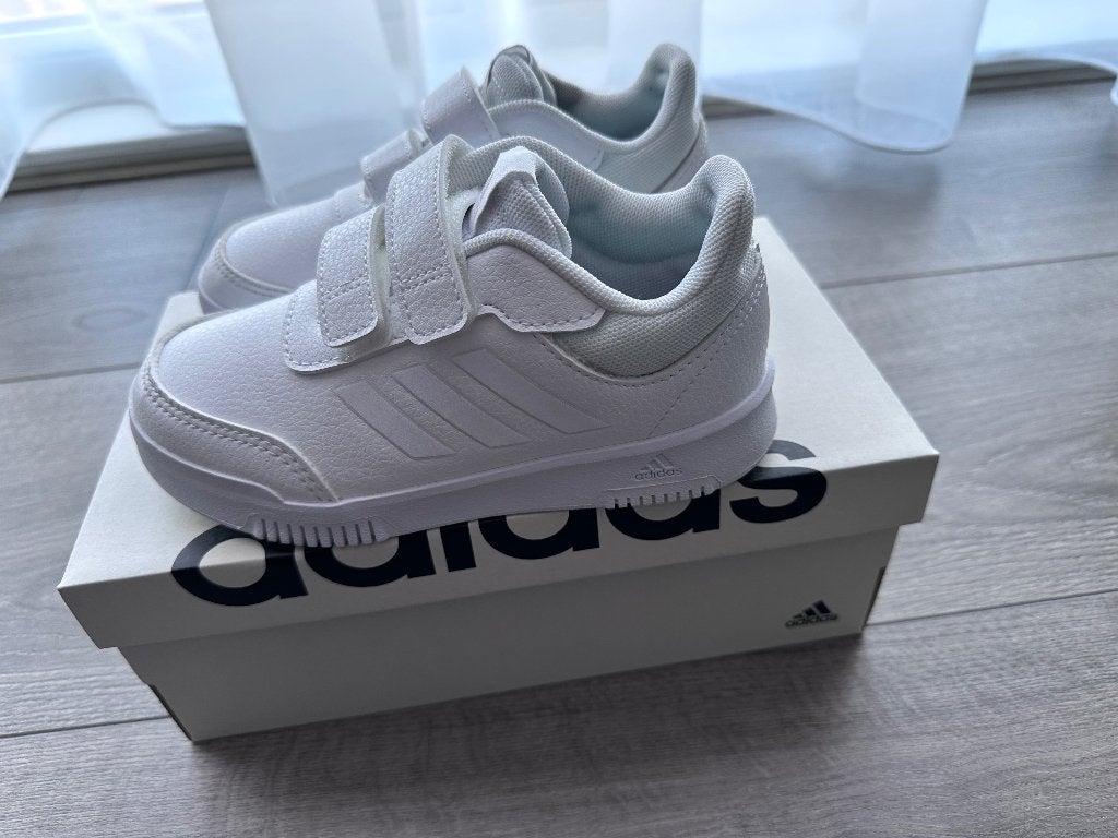 Adidas sneakers wit maat 30, Adidas, Jongen of Meisje, Schoenen, Ophalen of Verzenden