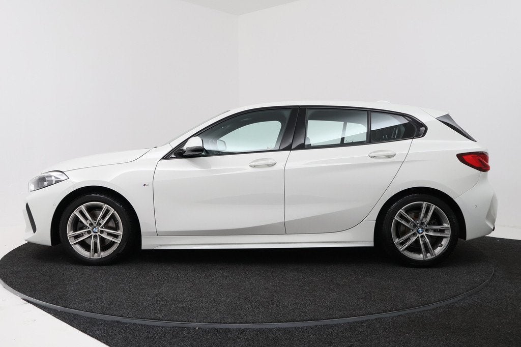 BMW 1-serie 118i High Executive (TREKHAAK, CAMERA, SFEERVERL, Auto's, BMW, 136 pk, Gebruikt, Wit, Bedrijf