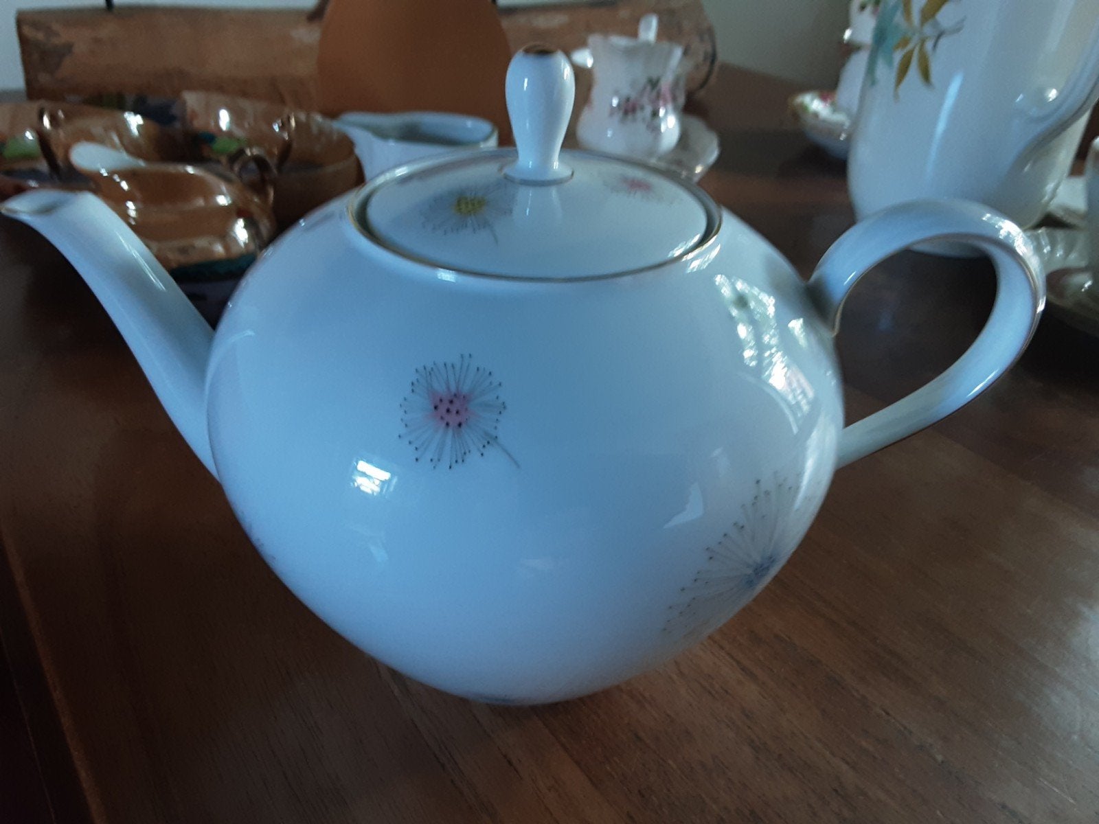 Witte theepot met bloemmotief, Huis en Inrichting, Keuken | Servies, Ophalen, Gebruikt, Keramiek, Overige typen