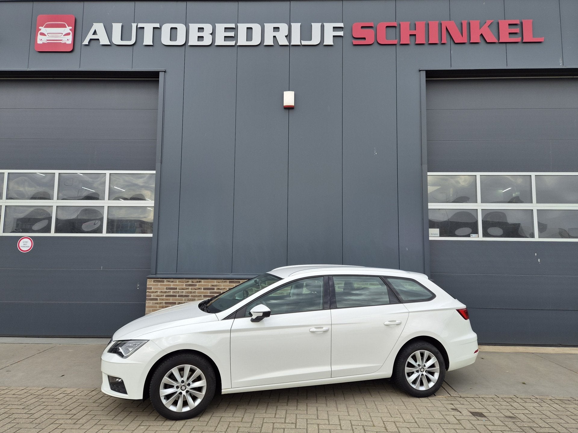 SEAT Leon ST 1.6 TDI Style Business Intense (bj 2019), Auto's, Seat, Voorwielaandrijving, Stof, Gebruikt, 4 cilinders