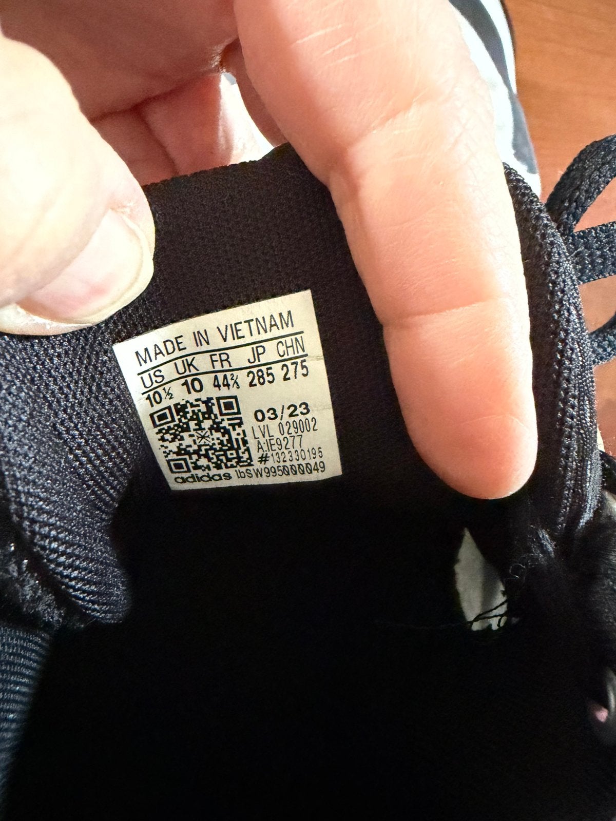Adidas basketbal schoenen maat 44 zwart, Ophalen, Zo goed als nieuw, Zwart, Sportschoenen