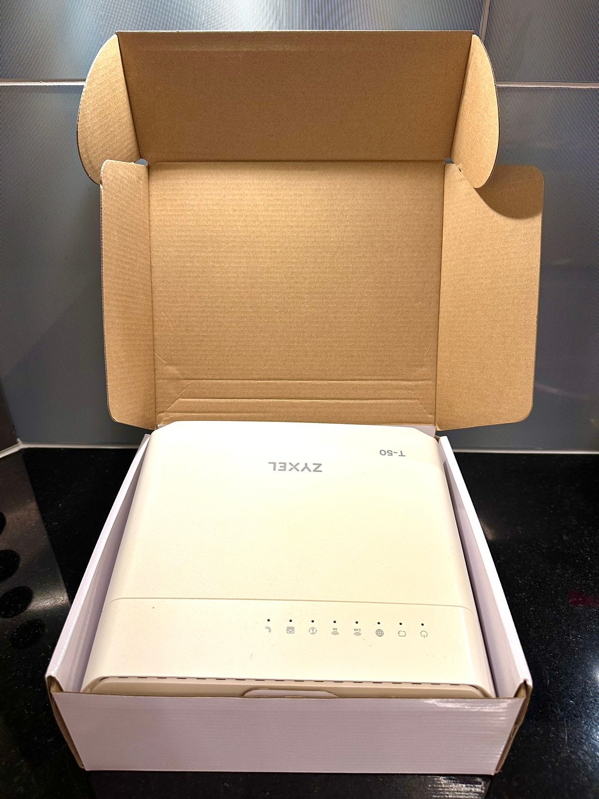 Zyxel Router T50, Ophalen of Verzenden, Zo goed als nieuw, Router met modem, ZyXEL