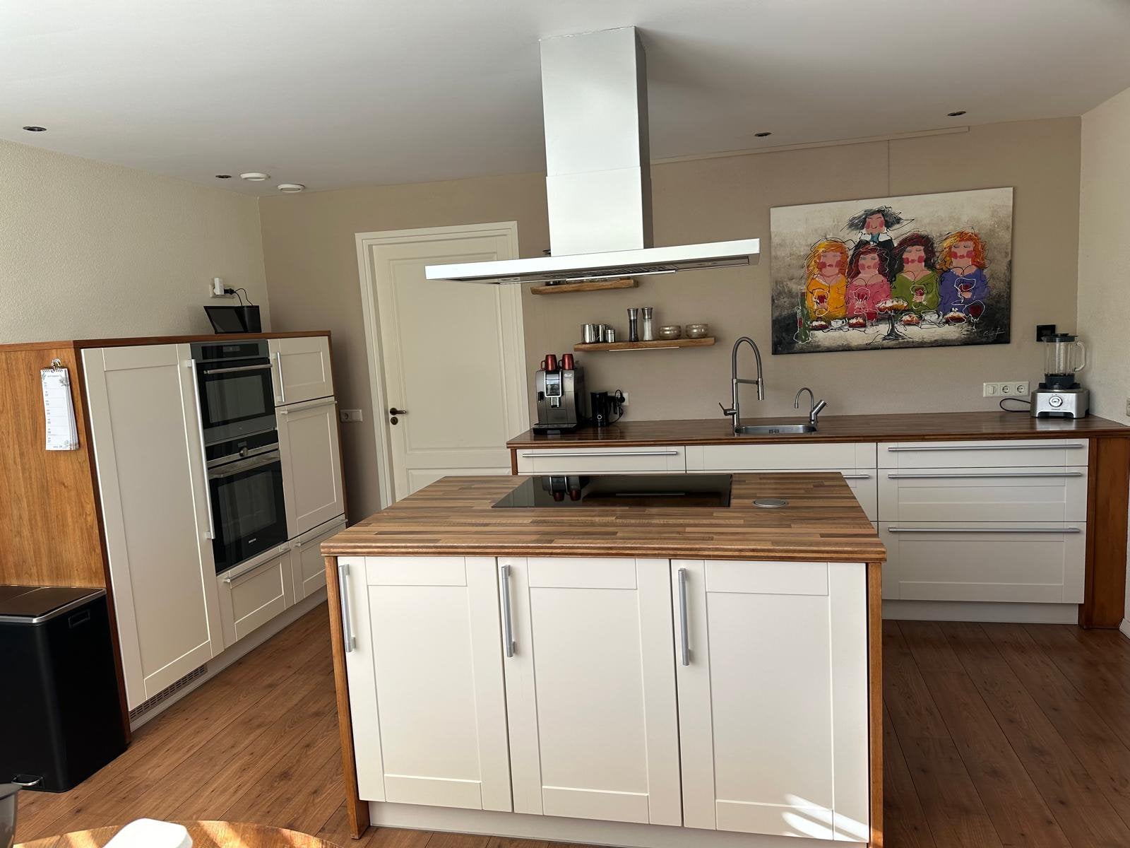 Keuken met kookeiland en halfhoge kasten., Ophalen, Gebruikt, Wit, Overige typen