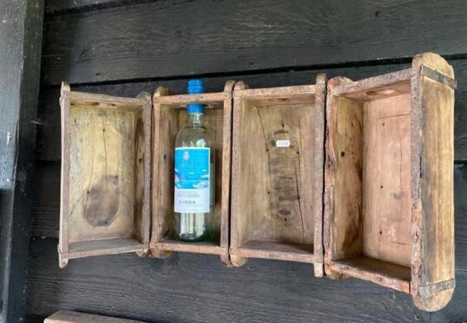 Stoer flessenrek van oude steenmallen, Hout, Ophalen of Verzenden, Zo goed als nieuw, Nvt