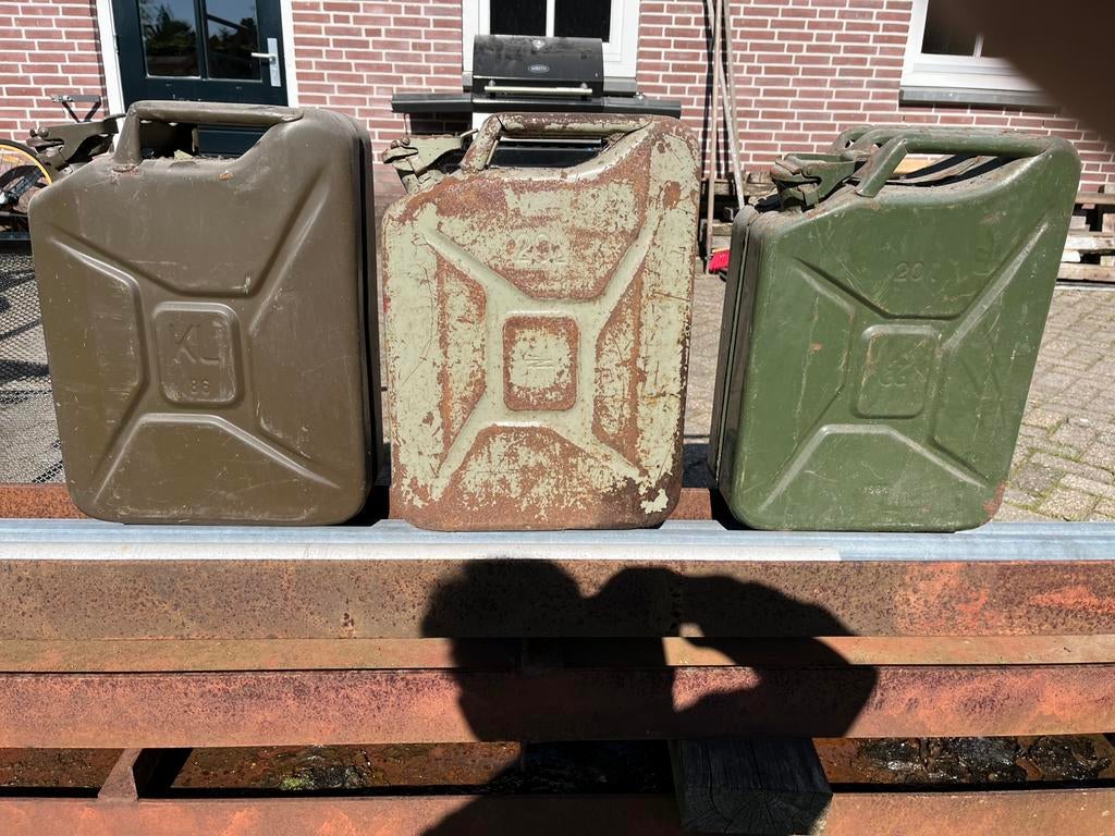 Drie jerrycans, Ophalen, Landmacht, Nederland