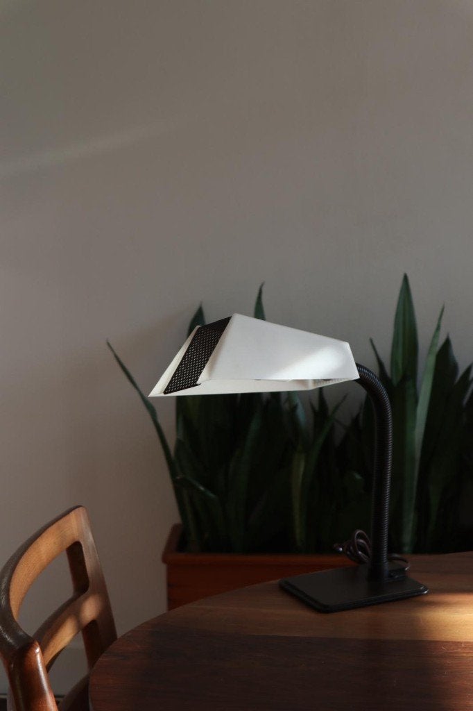 Vintage Lucifer tafellamp / retro mid century deens 70s lamp, Ophalen of Verzenden, Zo goed als nieuw, Metaal, Minder dan 50 cm