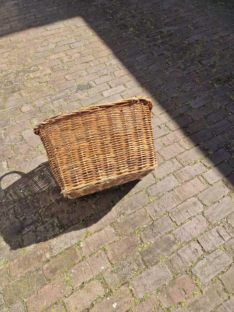 Grote rieten houtmand met handvatten, Ophalen, Gebruikt, Mand, Riet