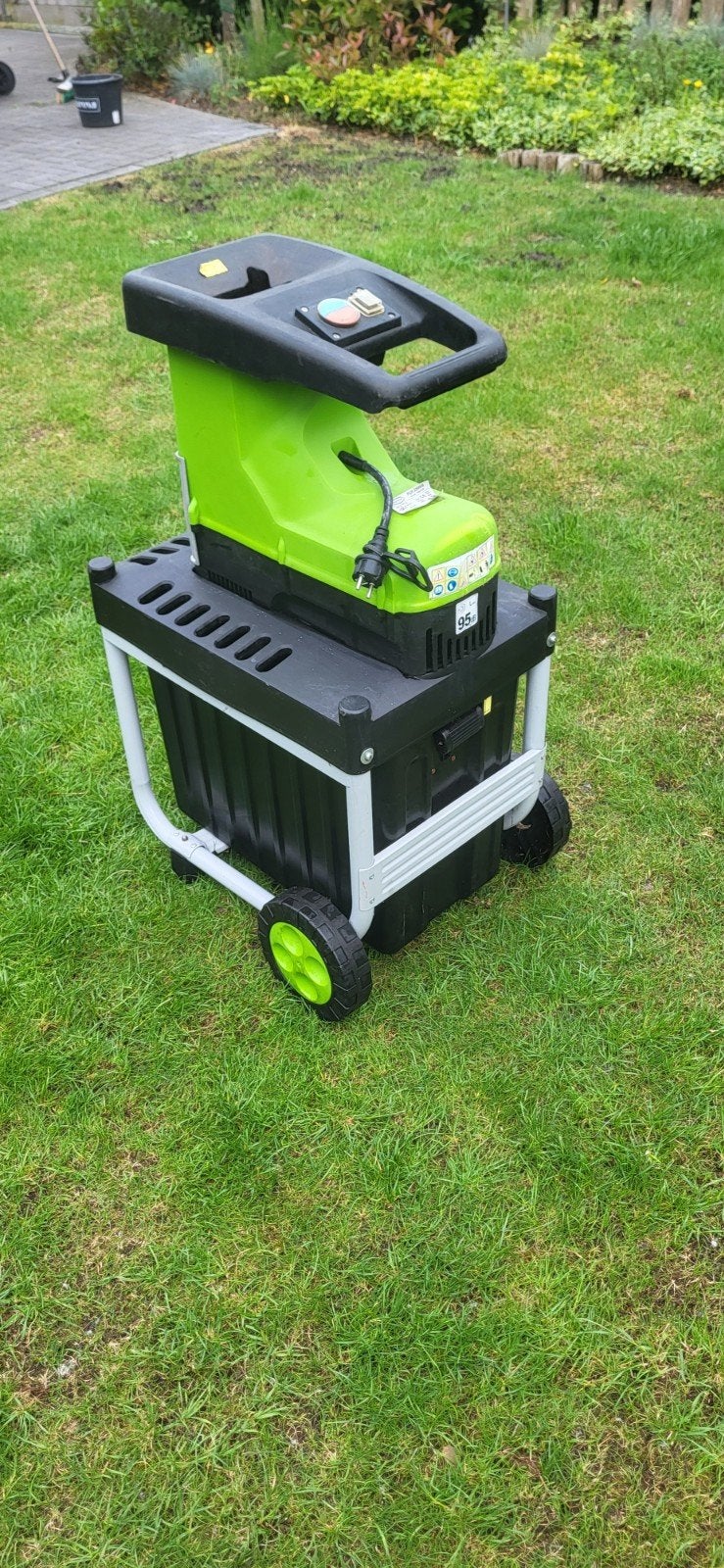 Elektrische hakselaar met opvangbak, Tuin en Terras, Hakselaars, Ophalen, Zo goed als nieuw, Elektrisch, Met opvangbak