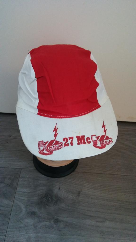 27mc 27 MC vintage radio pet cap logo rood wit, Ophalen of Verzenden, Zo goed als nieuw, Kleding