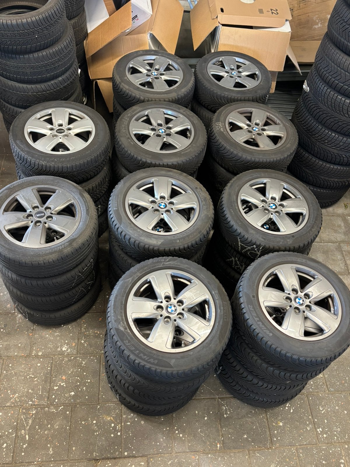 Partij 10 sets Originele BMW Mini velgen + banden F40 5x112, Auto-onderdelen, Gebruikt, 16 inch, Banden en Velgen, Bmw