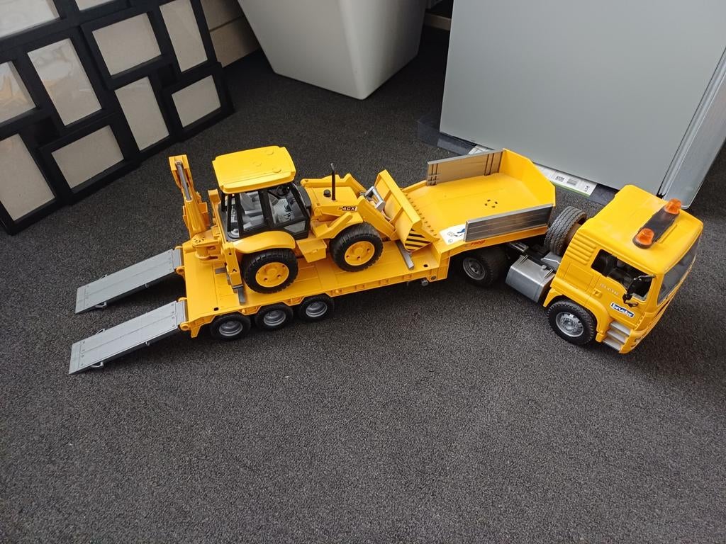 Bruder sleepwagen en tractor, Ophalen of Verzenden, Zo goed als nieuw