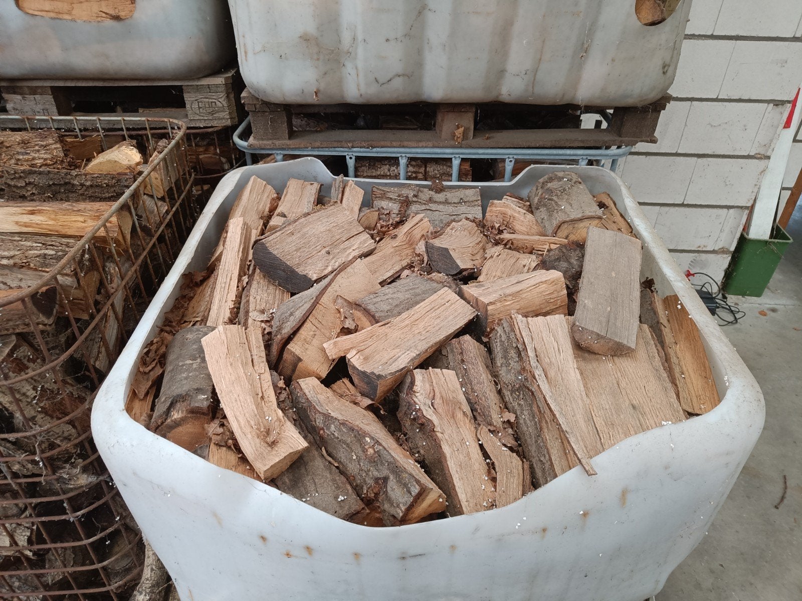 Gekloofd en gedroogd eikenbrandhout te koop.
Houtsoort: eik., 6 m³ of meer, Ophalen of Verzenden, Eikenhout, Blokken