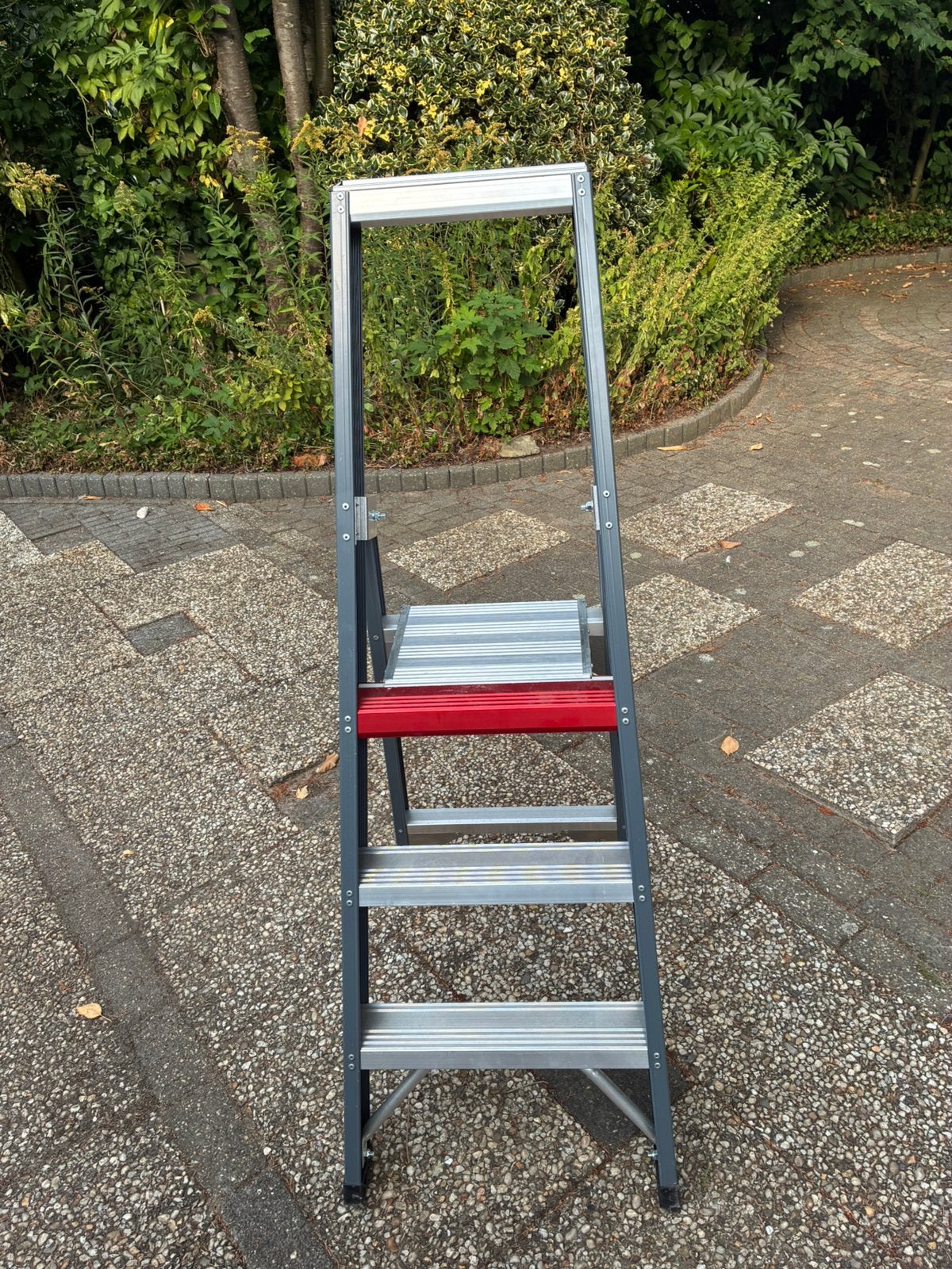 Te koop altrex trap 3 tredes, Ophalen, Zo goed als nieuw, Minder dan 2 meter